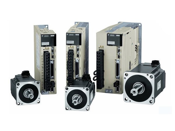Серводвигатель Yaskawa для машины для производства пластиковых пакетов